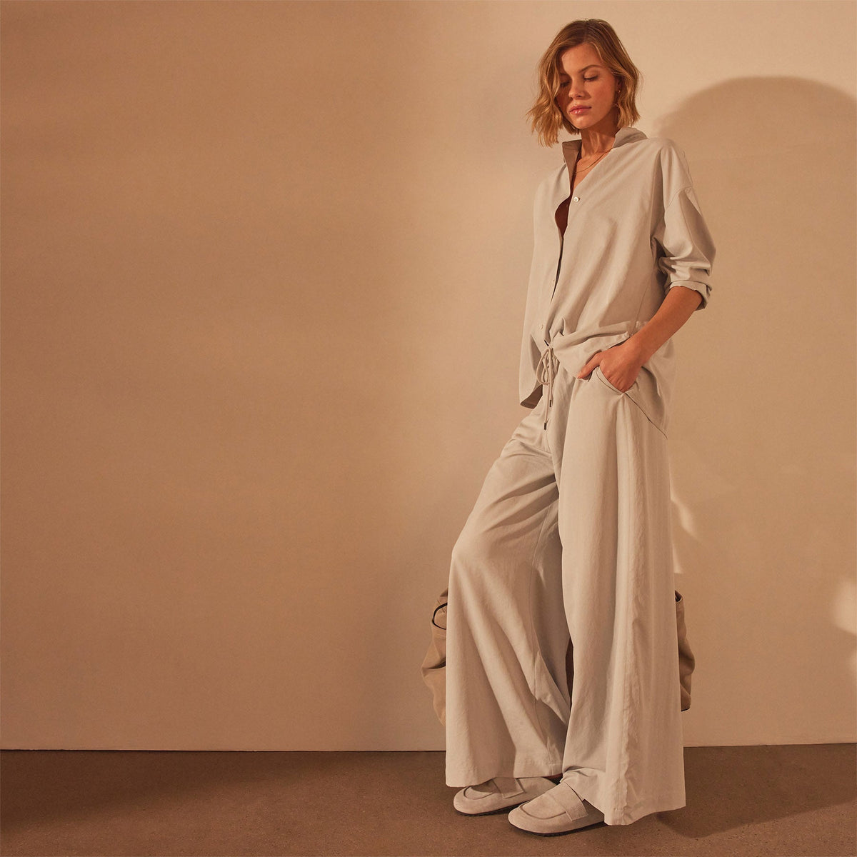 Lightweight Matte Satin Wide Leg Pant in Salt | James Perse Los Angeles