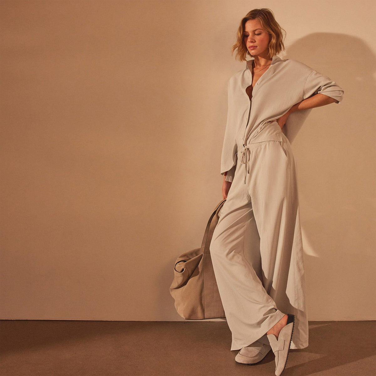Lightweight Matte Satin Fluid Shirt in Salt | James Perse Los Angeles