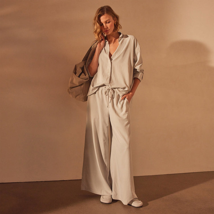 Oversized Matte Poly Wde Leg Pant in Salt | James Perse Los Angeles