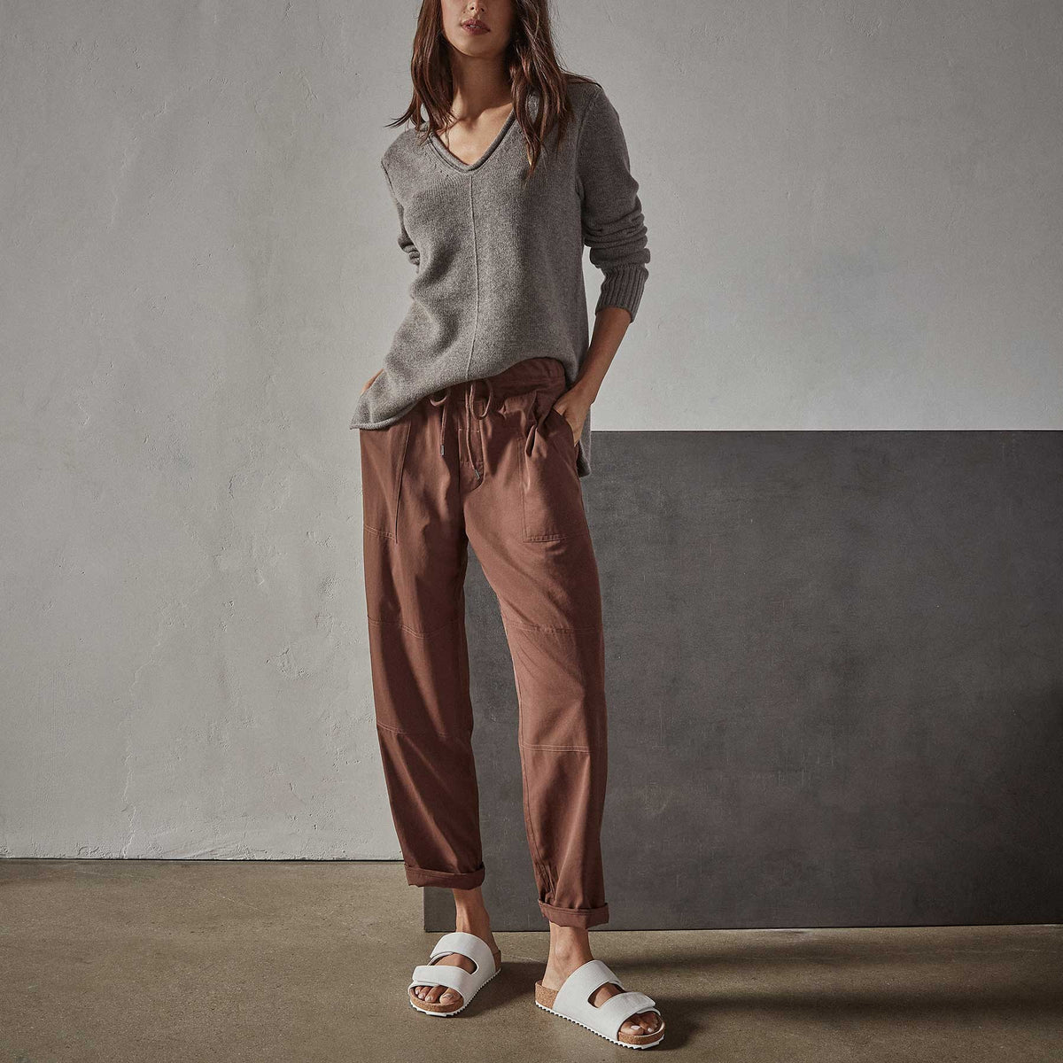 Lightweight Drape Utility Pant in Malt | James Perse Los Angeles