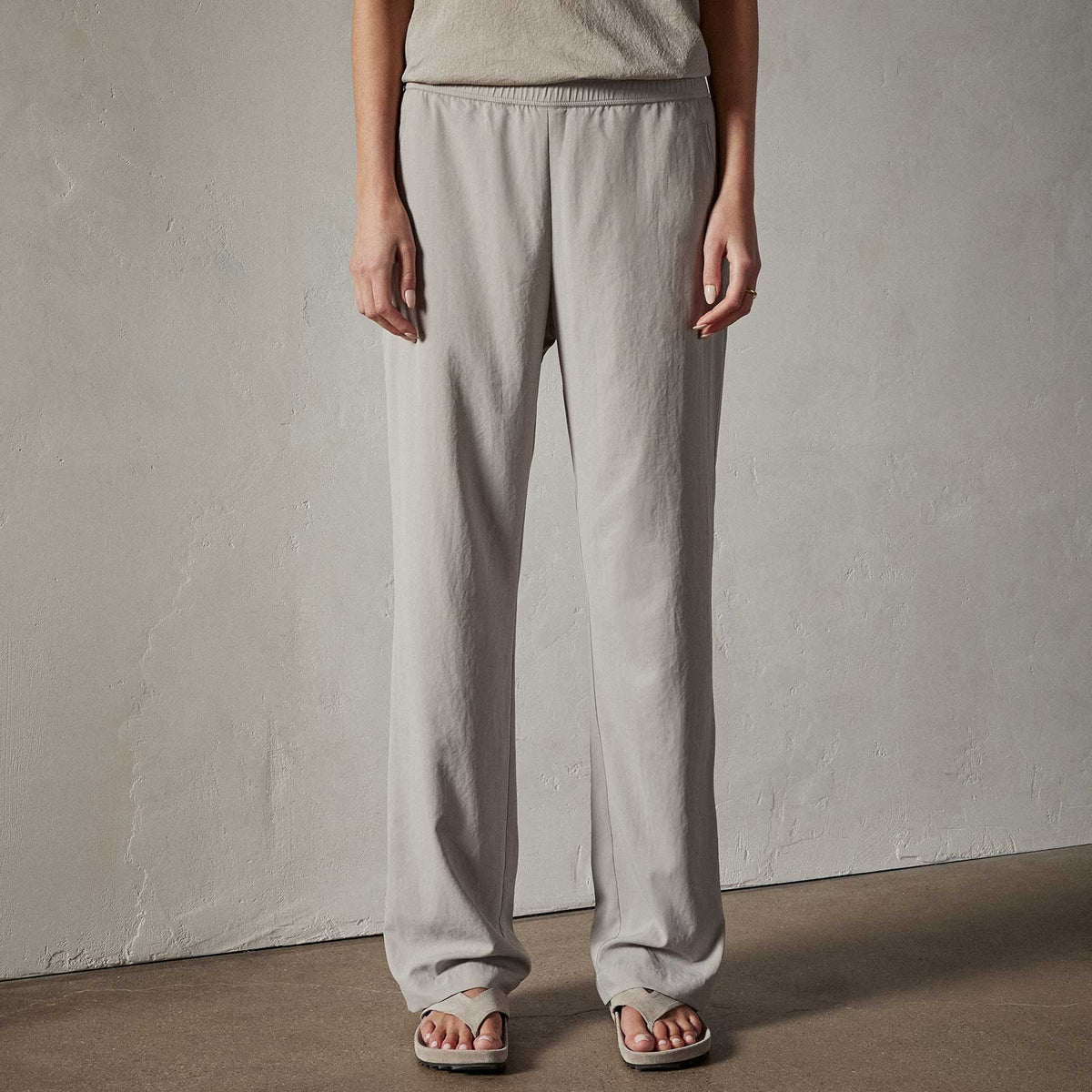 Fluid Lightweight Trouser in Mineral | James Perse Los Angeles 