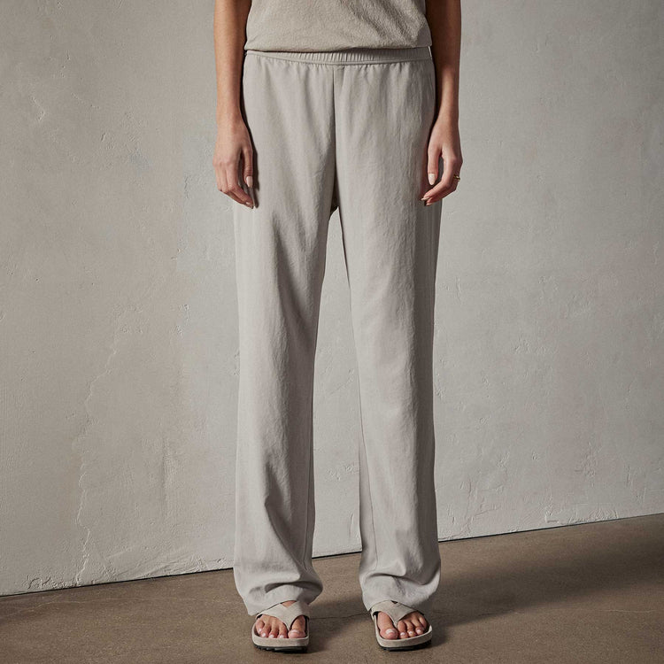 Fluid Lightweight Trouser in Mineral | James Perse Los Angeles 