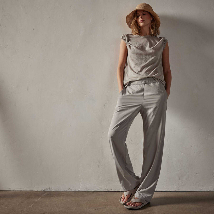 Fluid Lightweight Trouser in Mineral | James Perse Los Angeles 