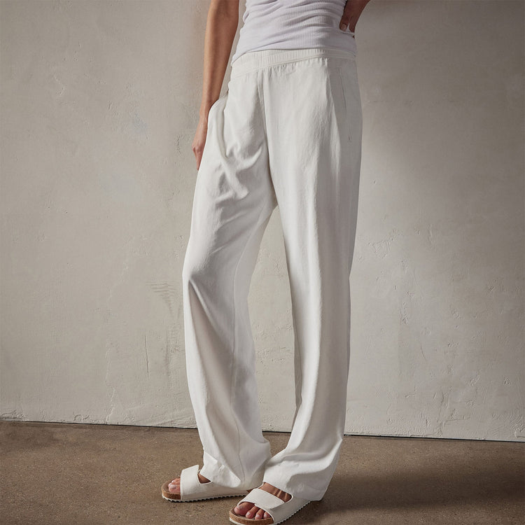 Fluid Lightweight Trouser in White | James Perse Los Angeles 