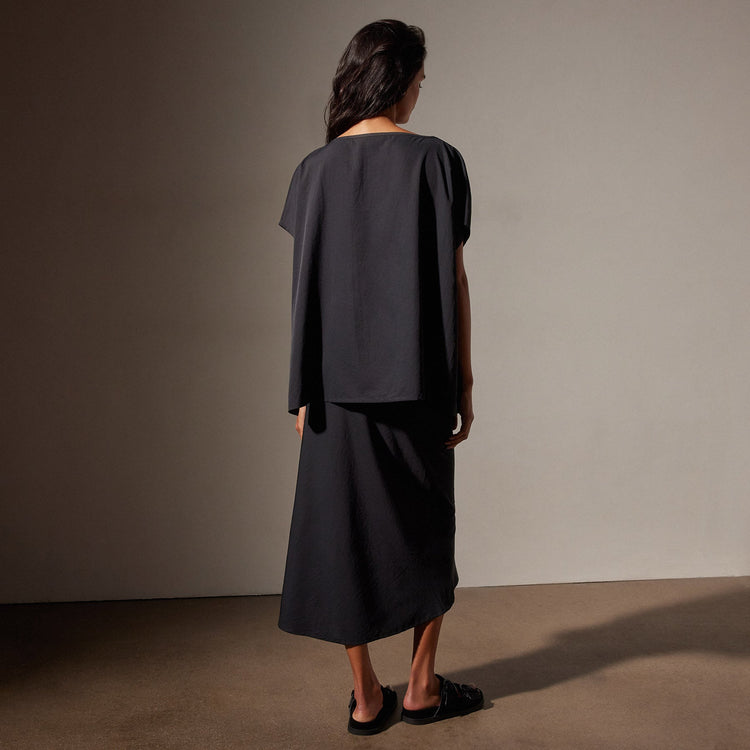 Lightweight Matte Poly Shell Top in Black | James Perse Los Angeles
