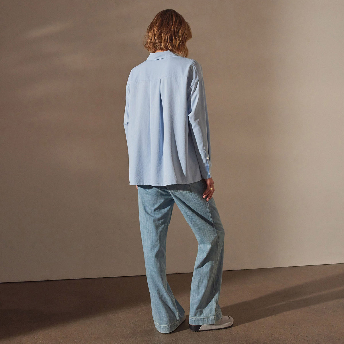 Lightweight Matte Poly Oversized Shirt in Open Sky | James Perse Los Angeles