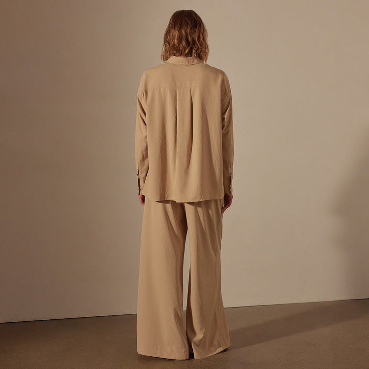 Lightweight Matte Satin Fluid Shirt in Sand Dune | James Perse Los Angeles