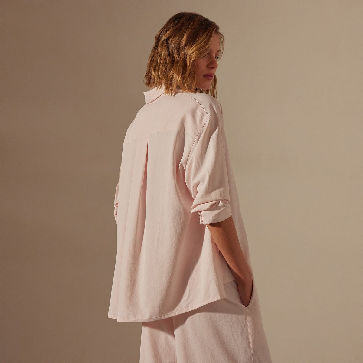 Lightweight Matte Satin Fluid Shirt in Zephyr | James Perse Los Angeles