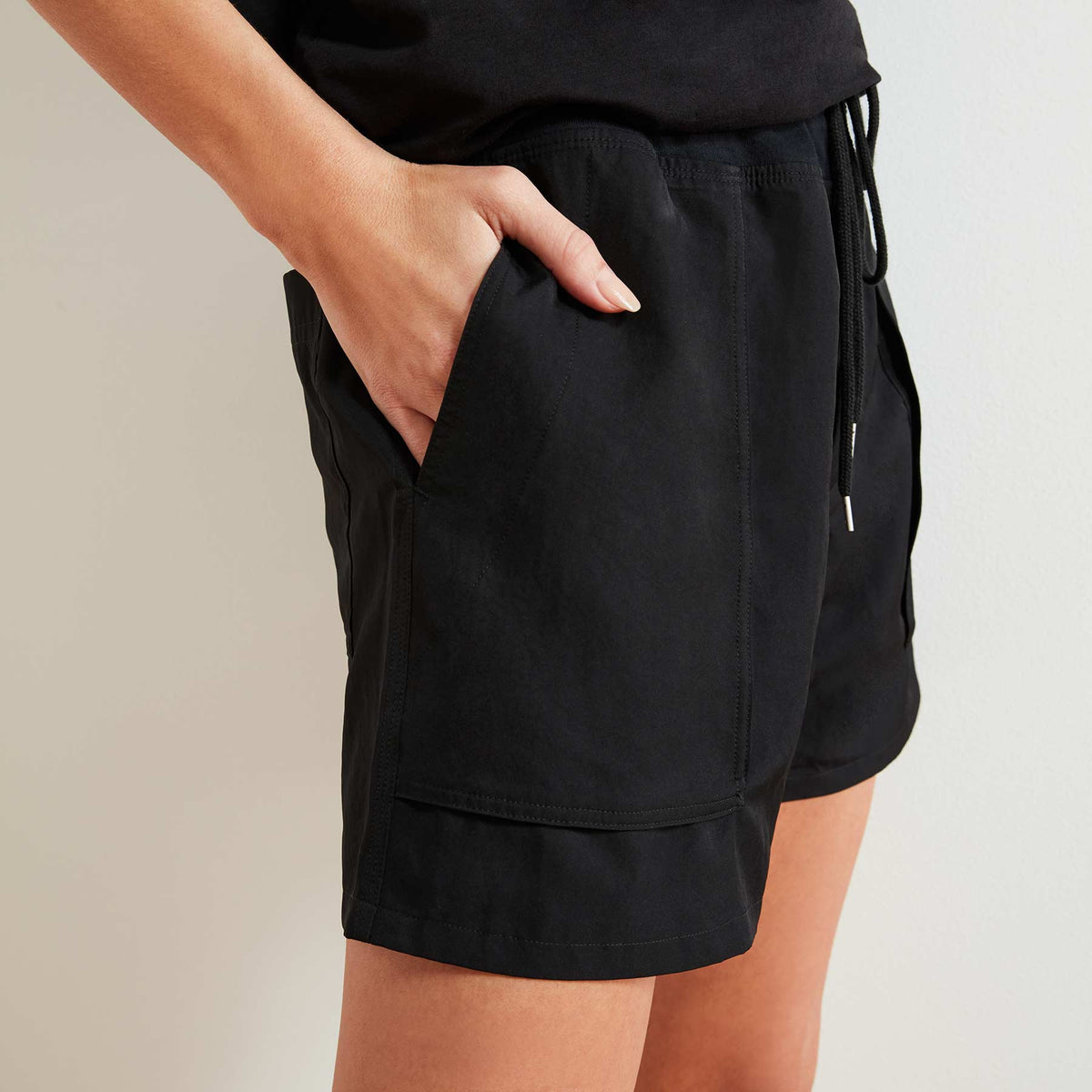 Lightweight Technical Cargo Short In Black | James Perse Los Angeles
