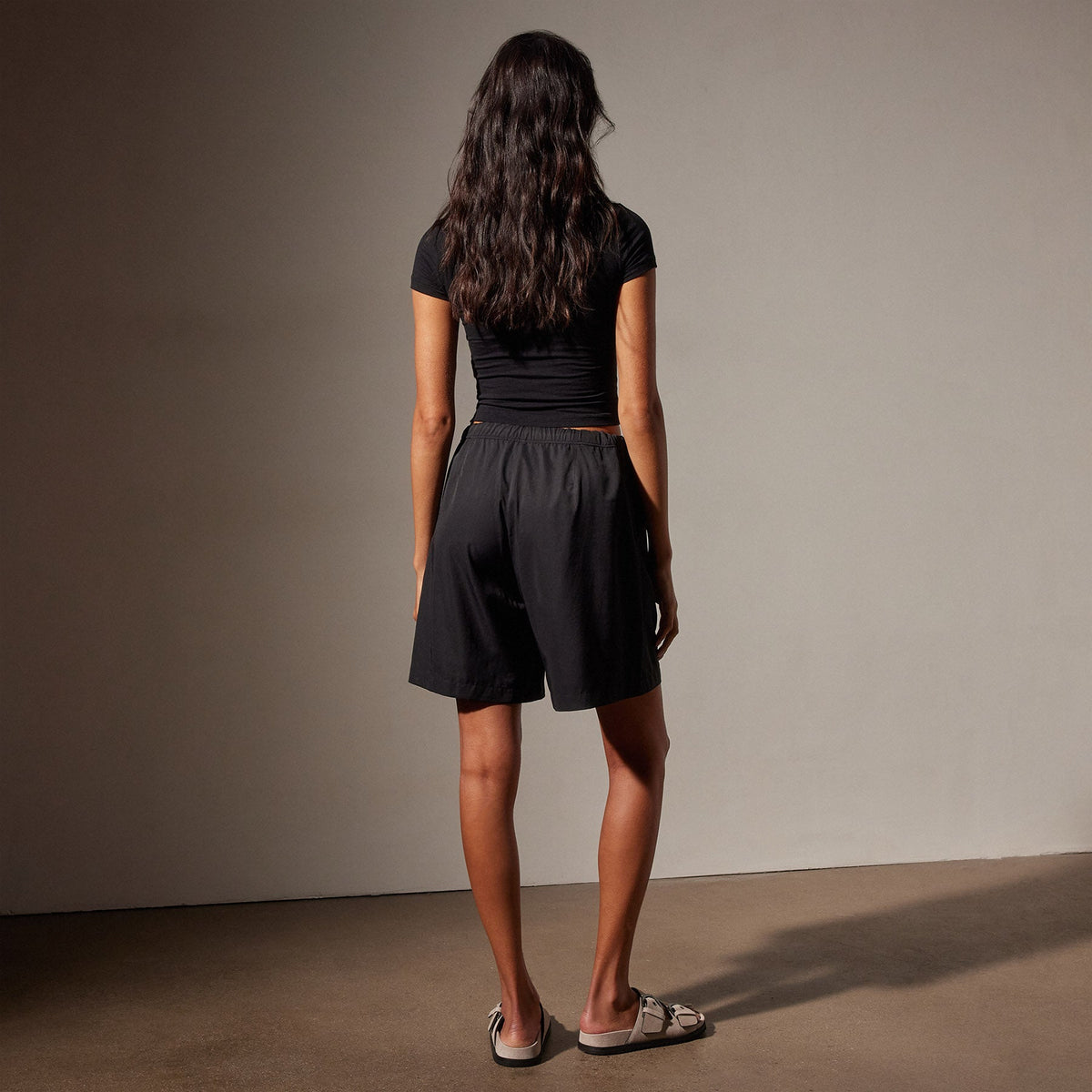 Lightweight Matte Sateen Short in Black | James Perse in Los Angeles