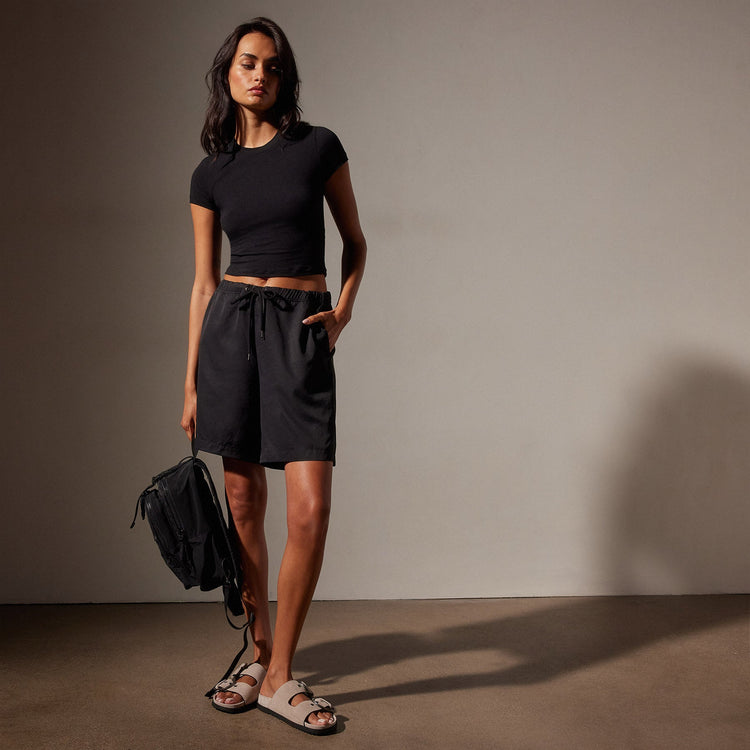 Lightweight Matte Sateen Short in Black | James Perse in Los Angeles