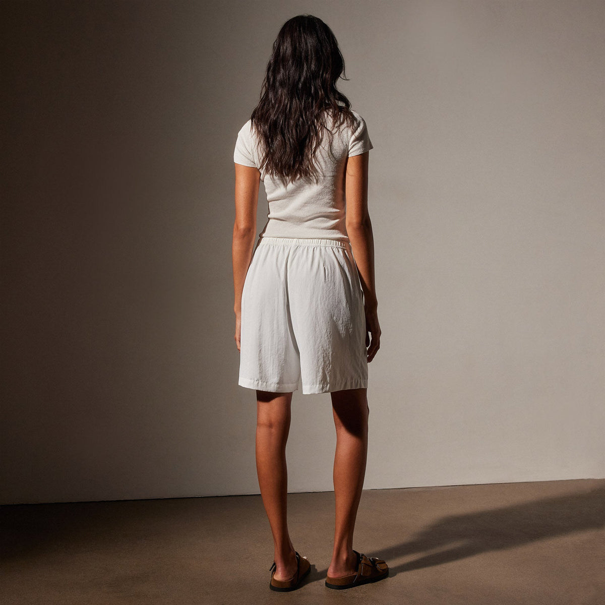 Lightweight Matte Sateen Short in White | James Perse in Los Angeles