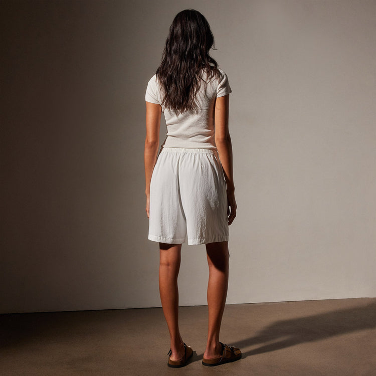 Lightweight Matte Sateen Short in White | James Perse in Los Angeles