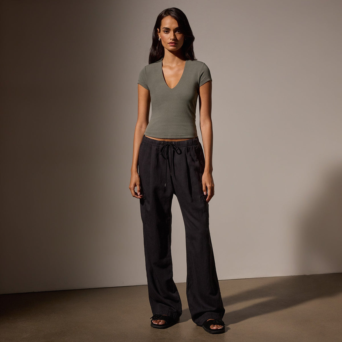 Double Front Short Sleeve Deep V Tee in Palm | James Perse Los Angeles
