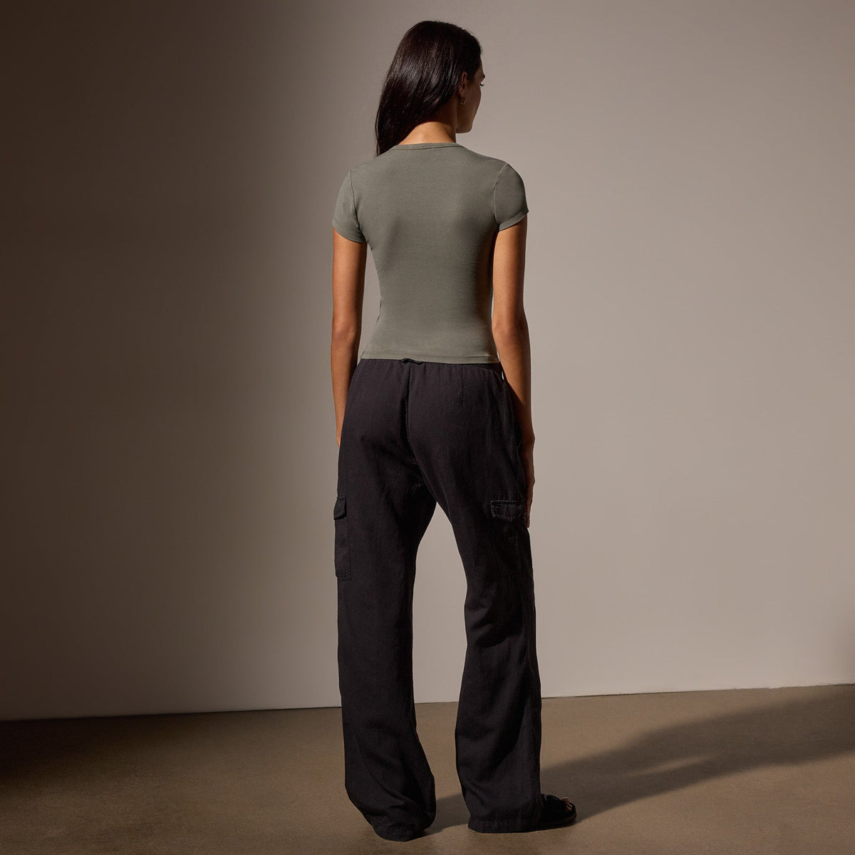 Double Front Short Sleeve Deep V Tee in Palm | James Perse Los Angeles