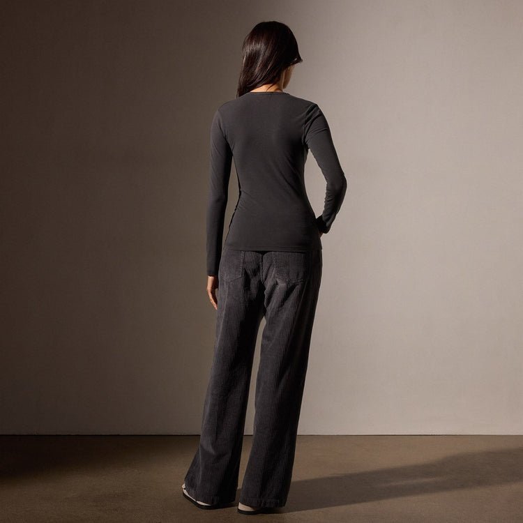 Stretch Lotus Deep V Tee in Carbon | James Perse Los Angeles