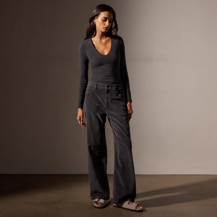 Stretch Lotus Deep V Tee in Carbon | James Perse Los Angeles