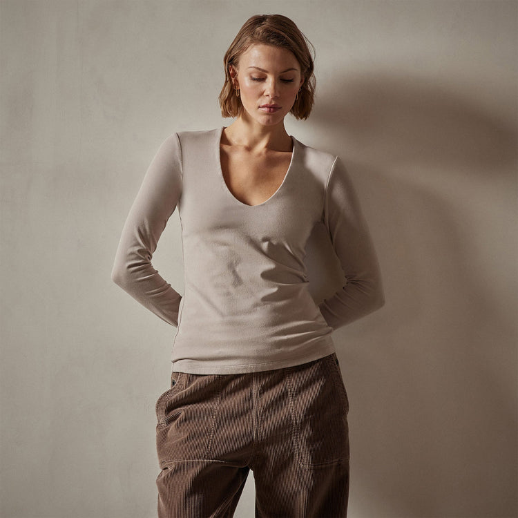 Stretch Lotus Deep V Tee in Nude | James Perse Los Angeles