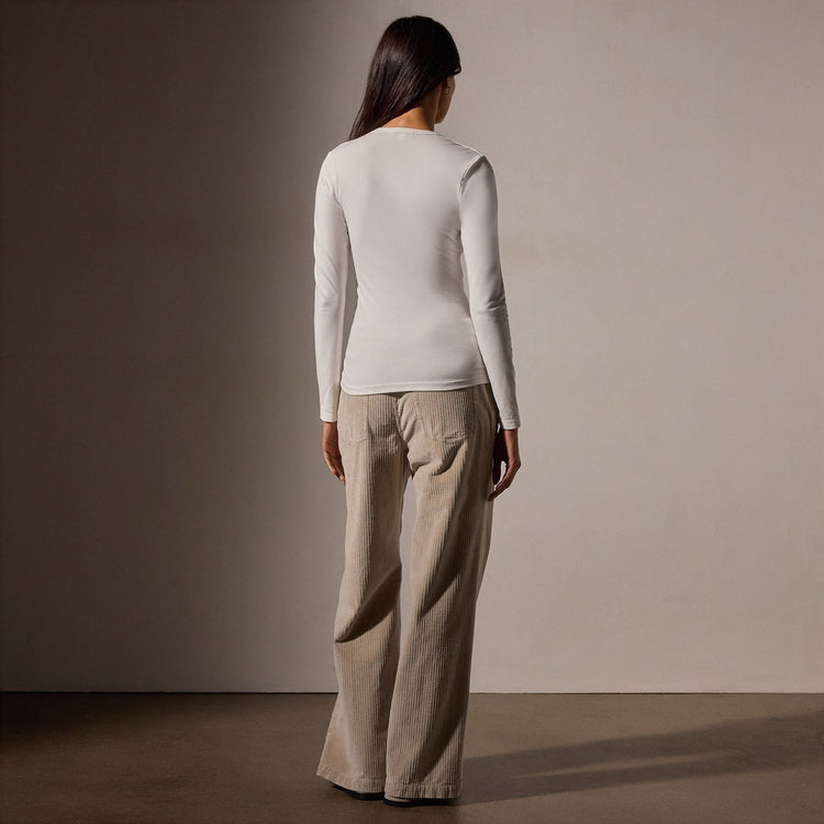 Stretch Lotus Deep V Tee in White | James Perse Los Angeles