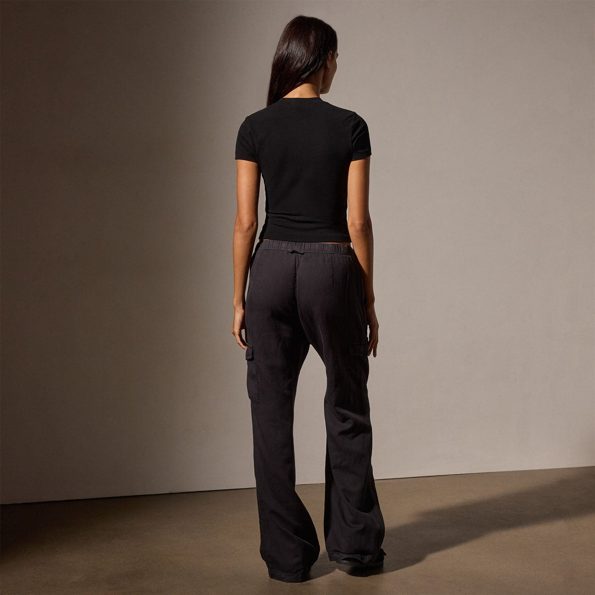 Lotus Sretch Rib Short Sleeve Sport Tee in Black | James Perse Los Angeles