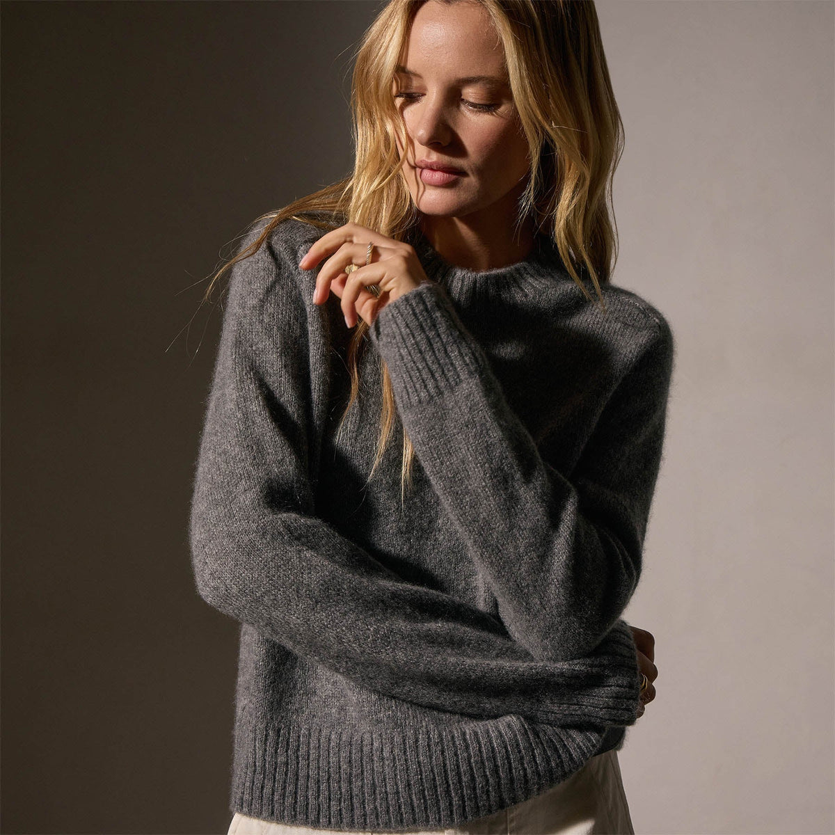 Cashmere Saddle Shoulder Crew Neck in Thunder | James Perse Los Angeles