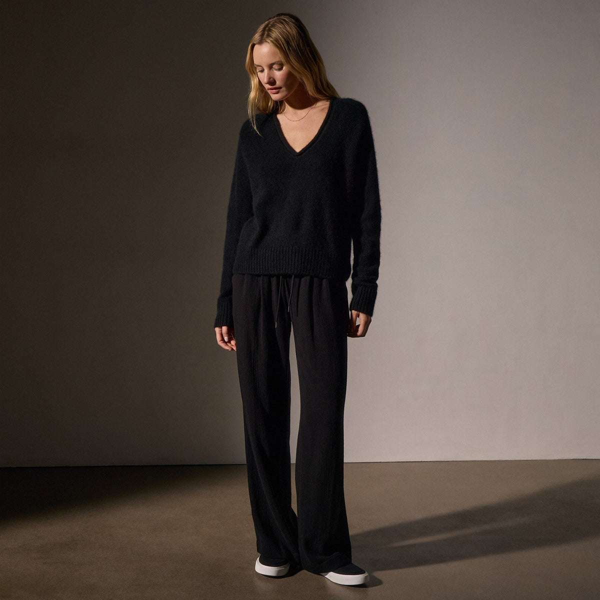 Cashmere Soft V Sweater in True Black | James Perse Los Angeles