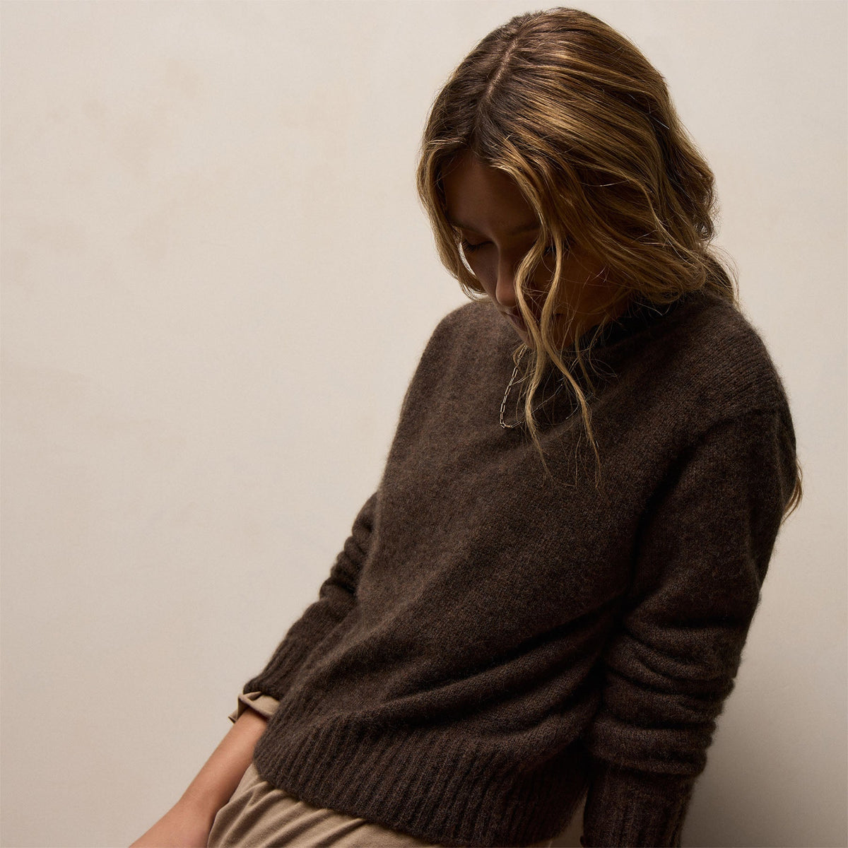 Lightweight Textured Cashmere Crew in Bark | James Perse Los Angeles