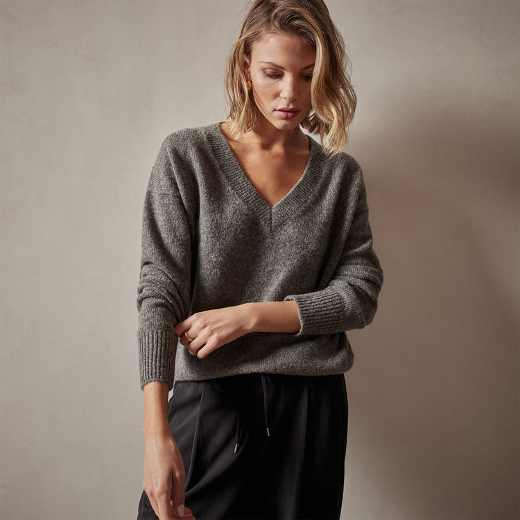 Lightweight Cashmere V Neck Sweater in Thunder | James Perse Los Angeles