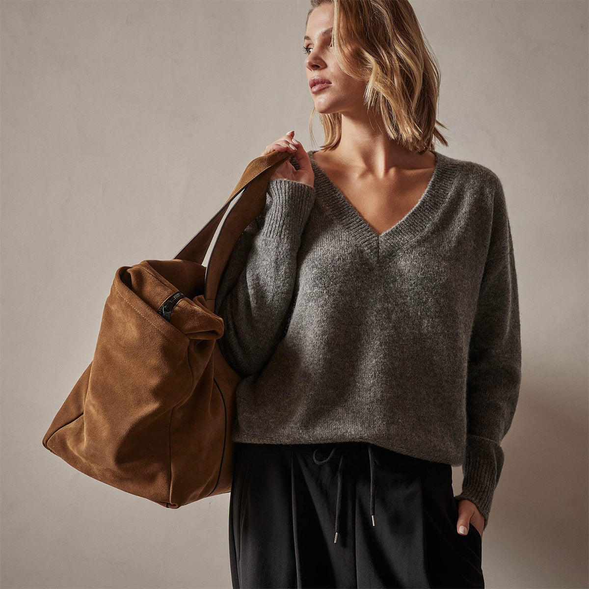 Lightweight Cashmere V Neck Sweater in Thunder | James Perse Los Angeles