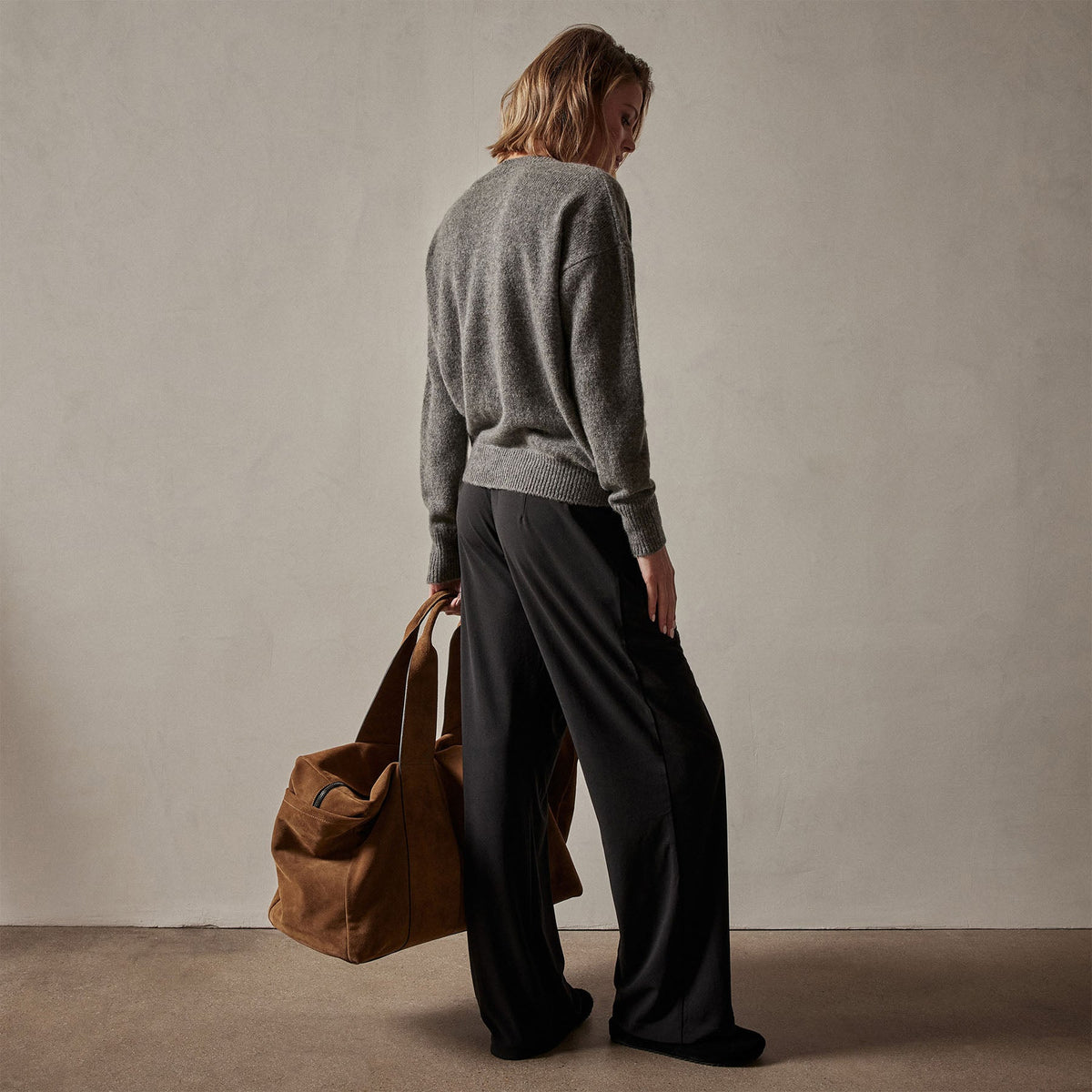 Lightweight Cashmere V Neck Sweater in Thunder | James Perse Los Angeles