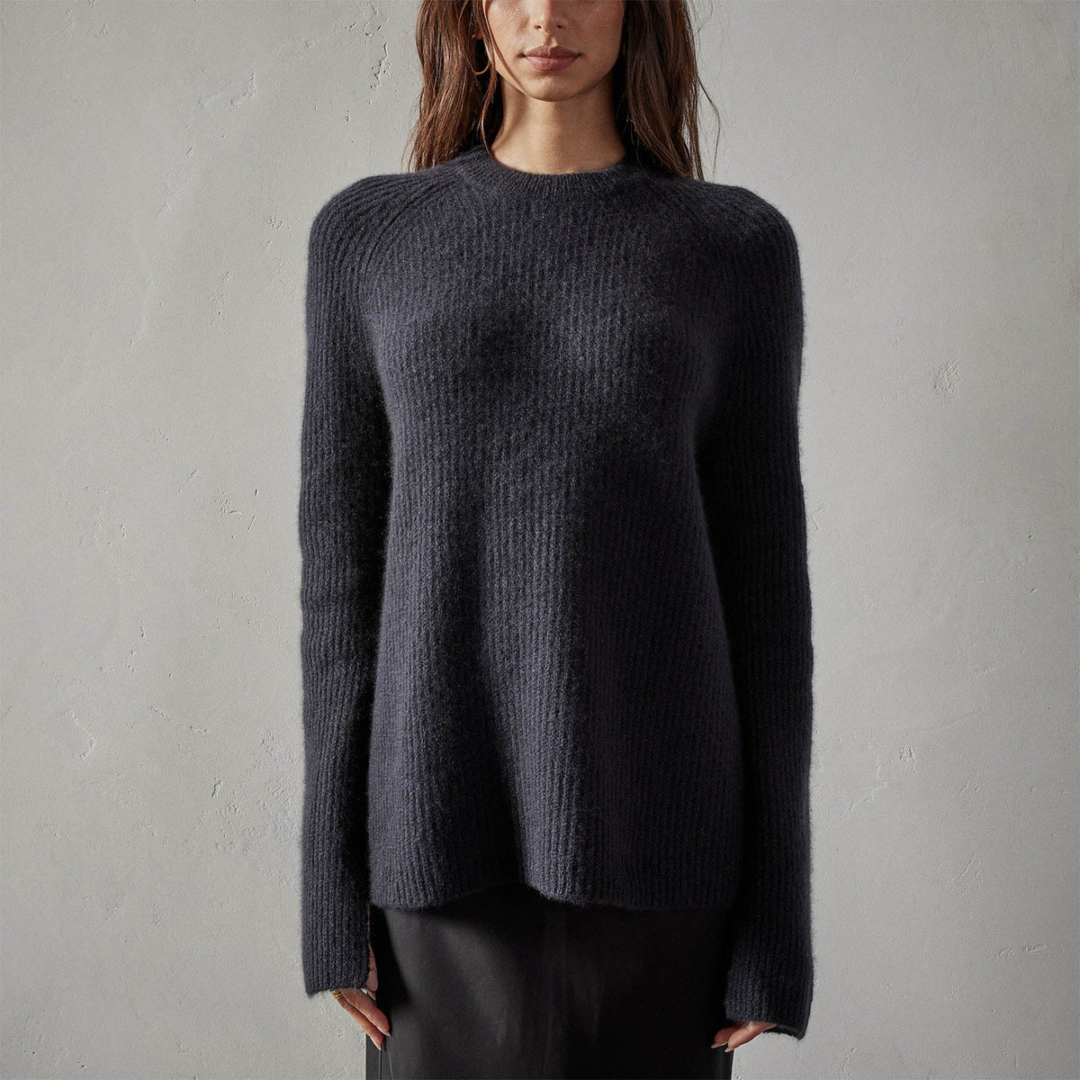 Rib Raglan Crew Sweater in Black | James Perse Los Angeles