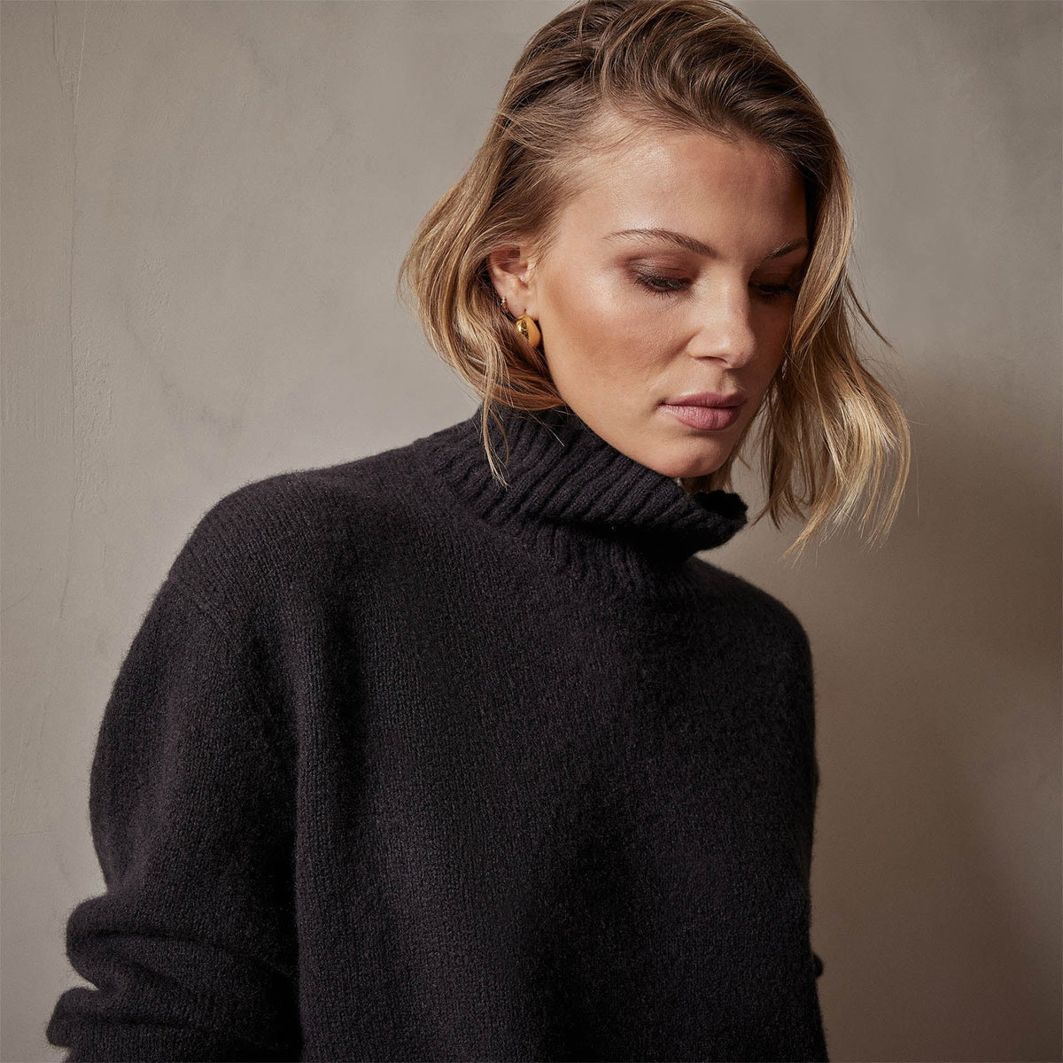 Mid Gauge Funnel Neck Sweater in Black | James Perse Los Angeles