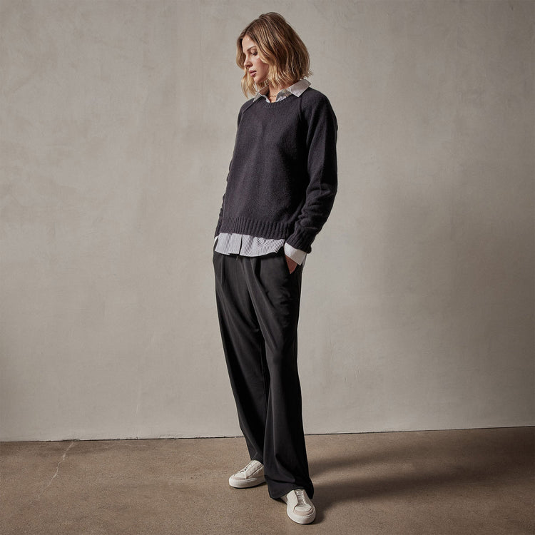 Cashmere Crew Sweater in Black | James Perse Los Angeles