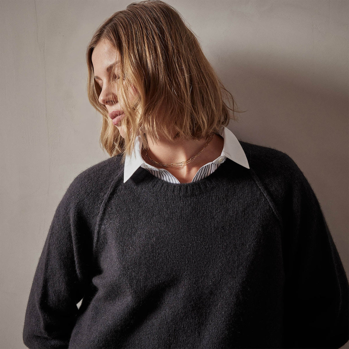 Cashmere Crew Sweater in Black | James Perse Los Angeles