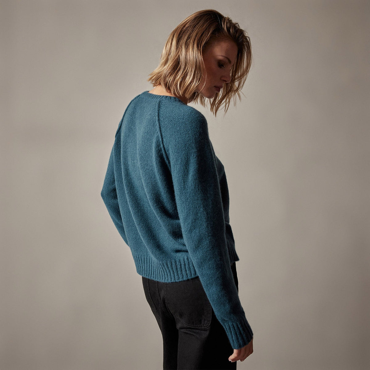 Cashmere Crew Sweater in Teal | James Perse Los Angeles
