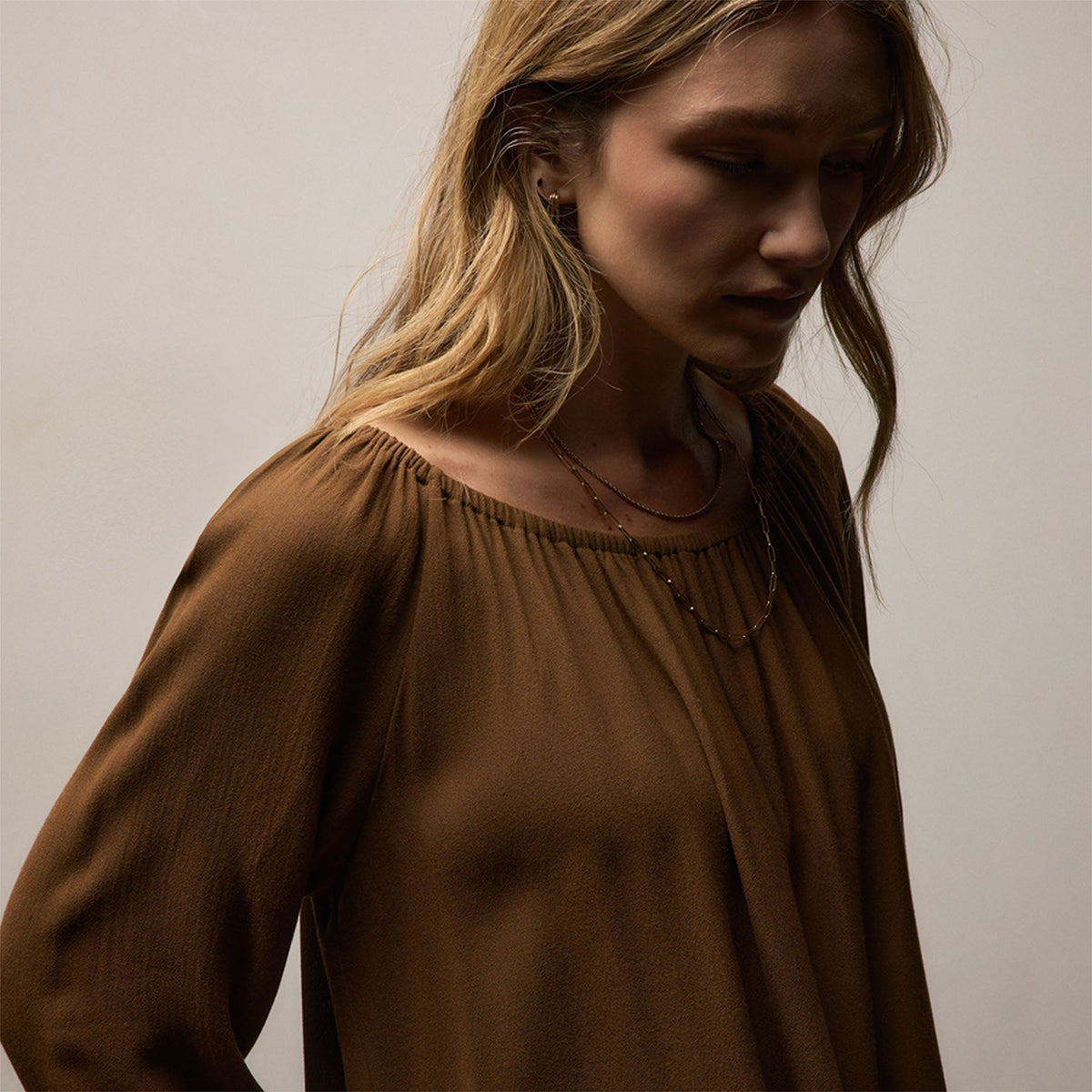Soft Matte Gathered Top in Gingerbread | James Perse Los Angeles