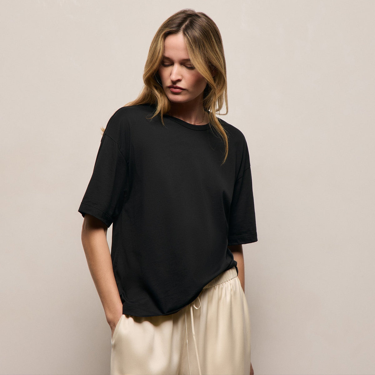 Lightweight Luxe Jersey Tee in Black | James Perse Los Angeles