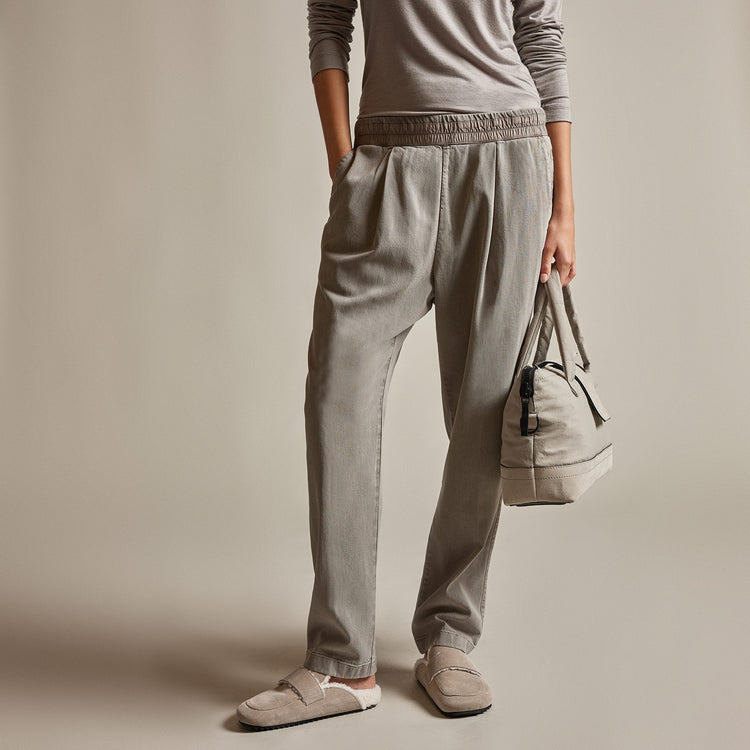 Single Pleat Relaxed Pant in Dapple Pigment | James Perse Los Angeles