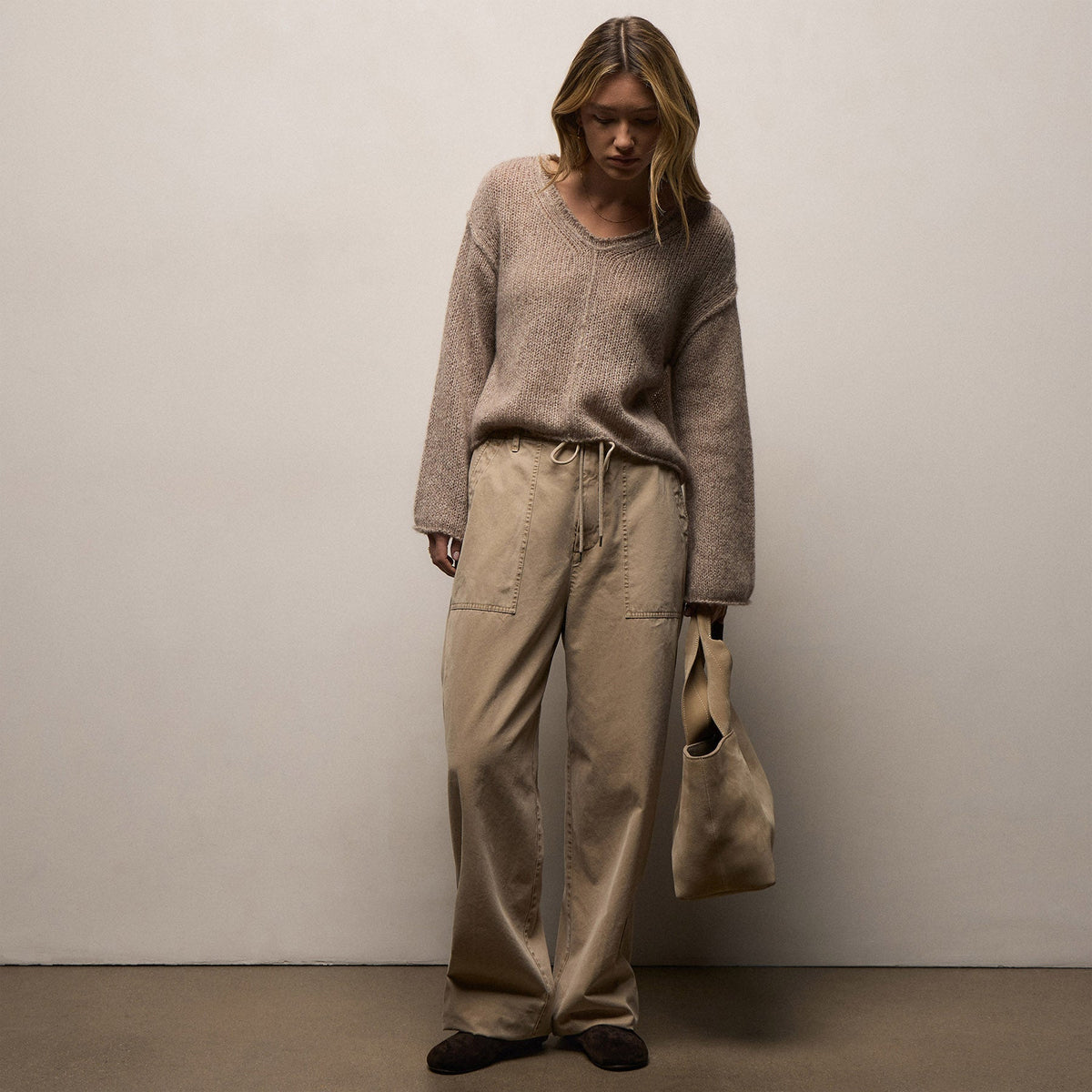 Cshmere Silk Marl Crpd V Neck in Grout Mix | James Perse Los Angeles
