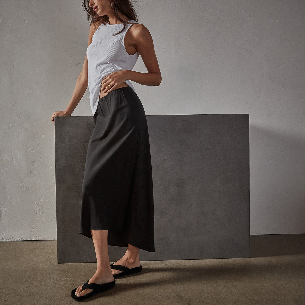 High Low A Line Skirt in Black | James Perse Los Angeles