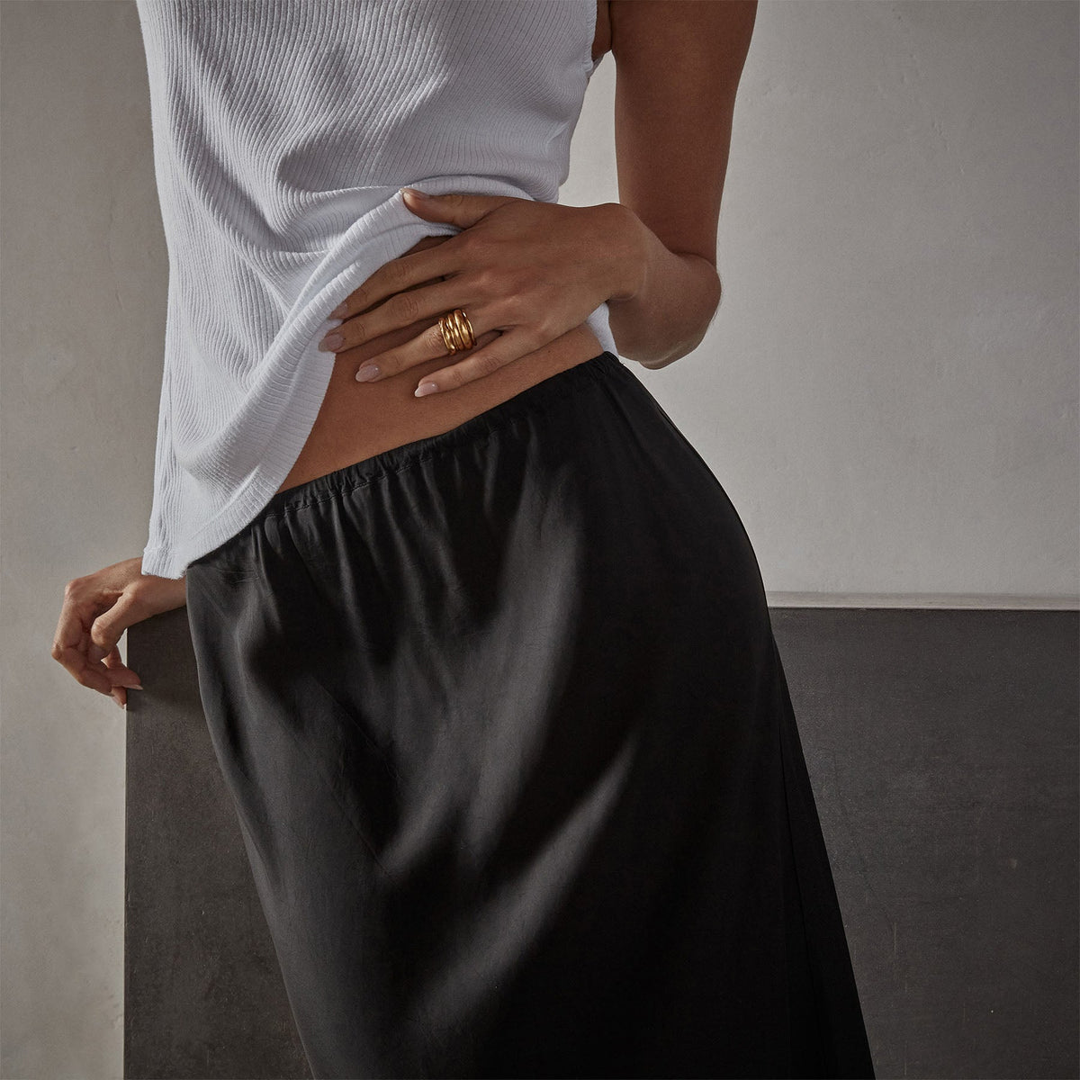 High Low A Line Skirt in Black | James Perse Los Angeles