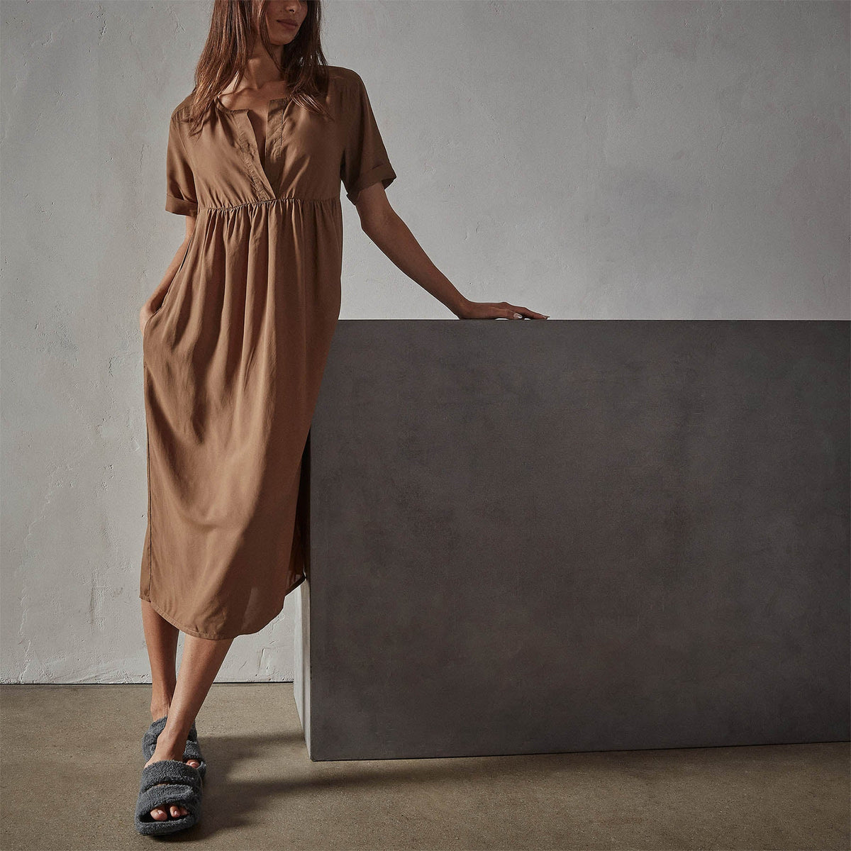 Saddle Shoulder Open Front Dress in Acorn | James Perse Los Angeles