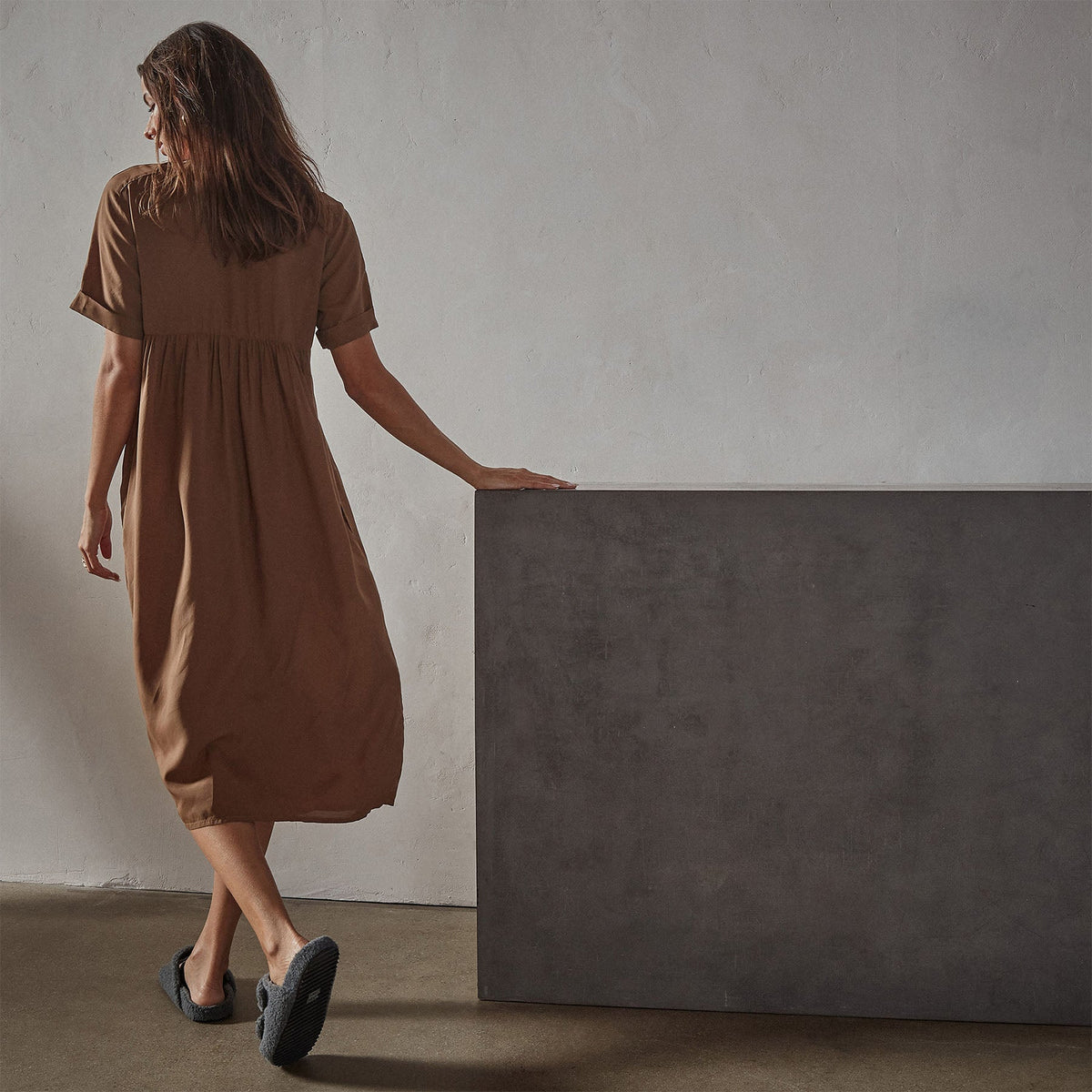 Saddle Shoulder Open Front Dress in Acorn | James Perse Los Angeles