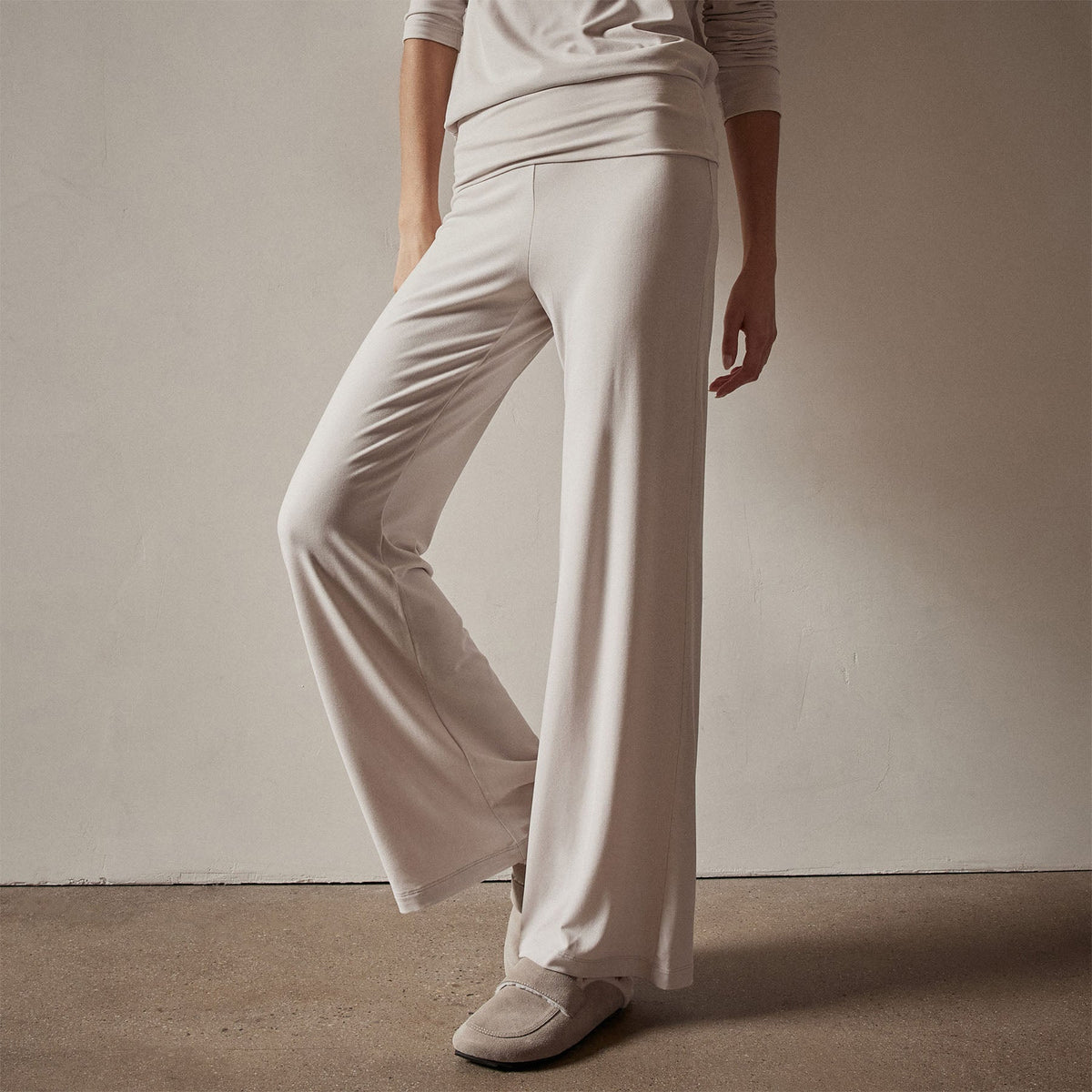 Wide Leg Lounge Pant in Stone | James Perse Los Angeles