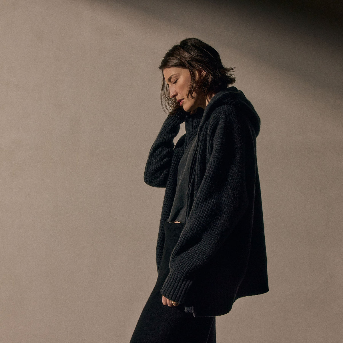 Beach Zip Sweater in Coal | James Perse Los Angeles / Womens