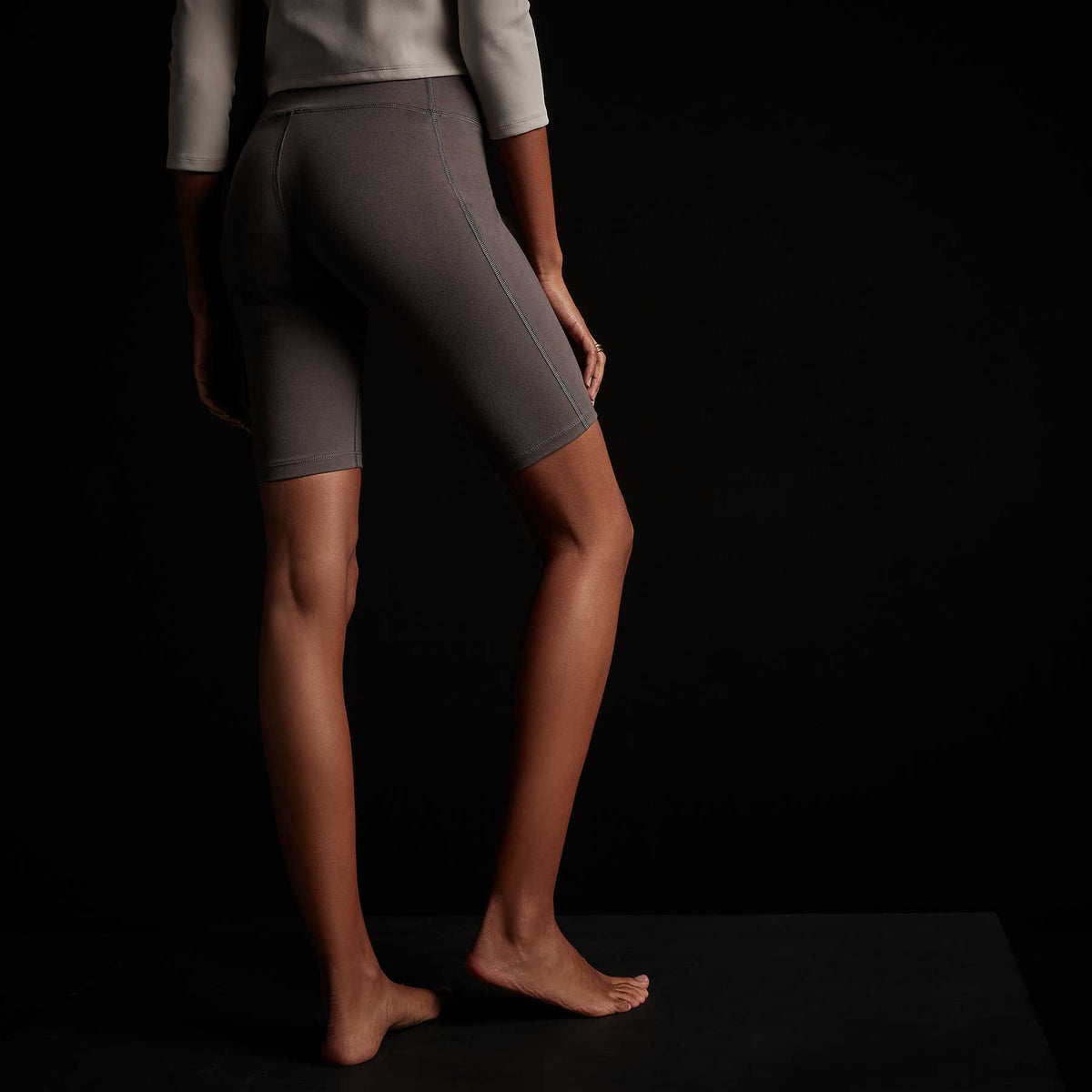 Spiral Seam Short in Burro | James Perse Los Angeles