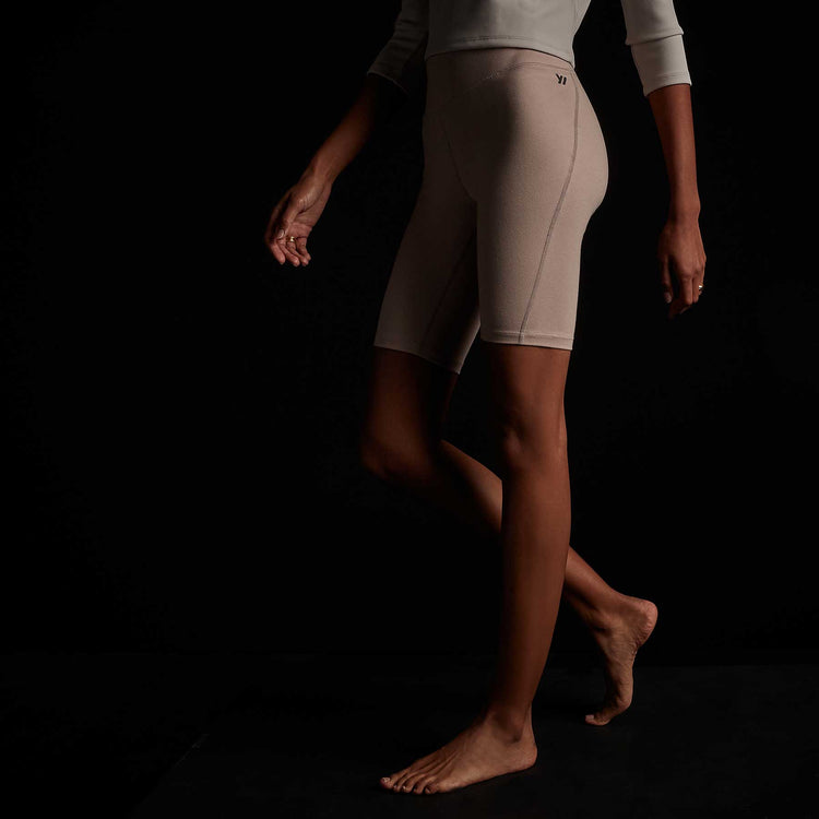 Spiral Seam Short - Himalayan Salt | James Perse Los Angeles