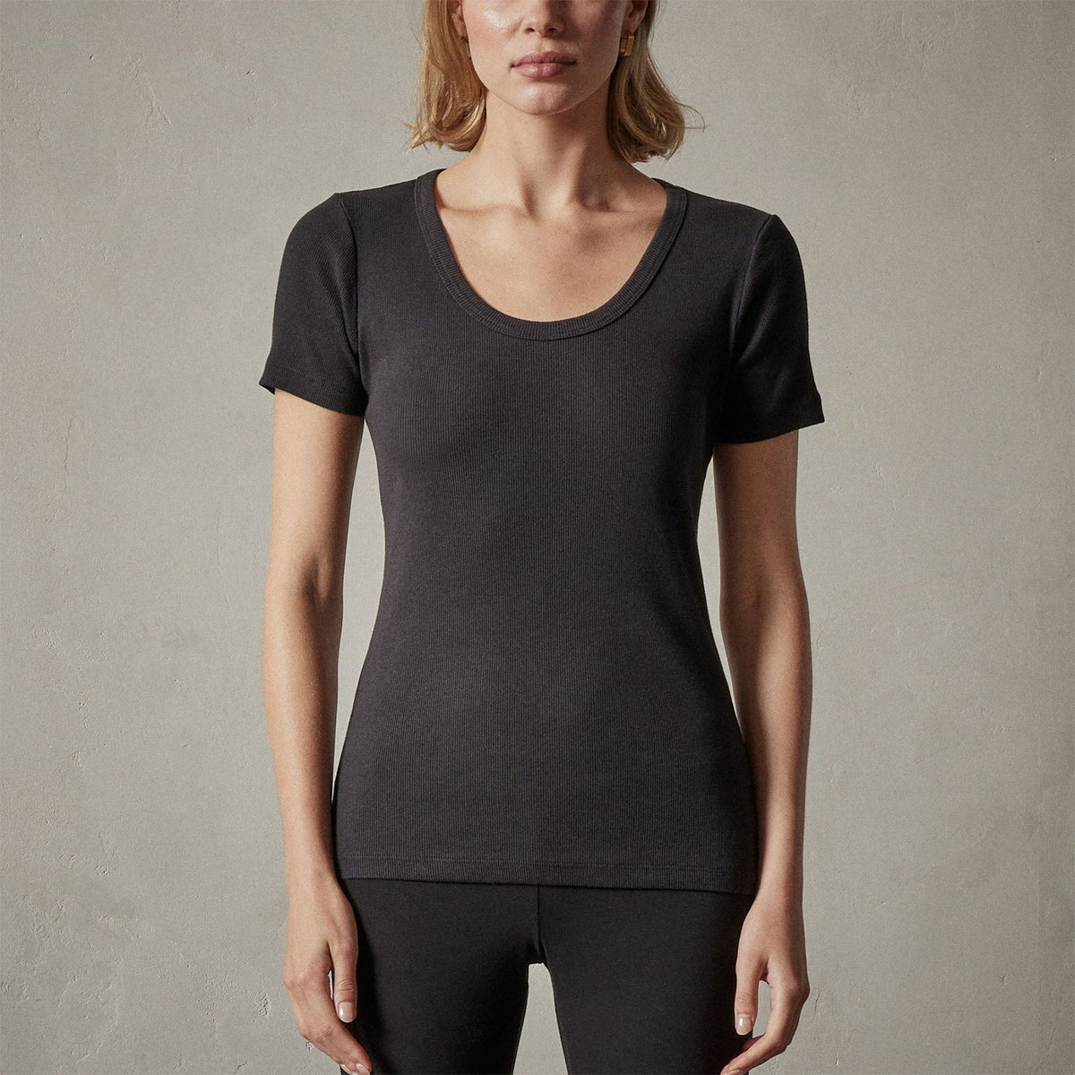 U Neck Short Sleeve  Tee in Black | James Perse Los Angeles