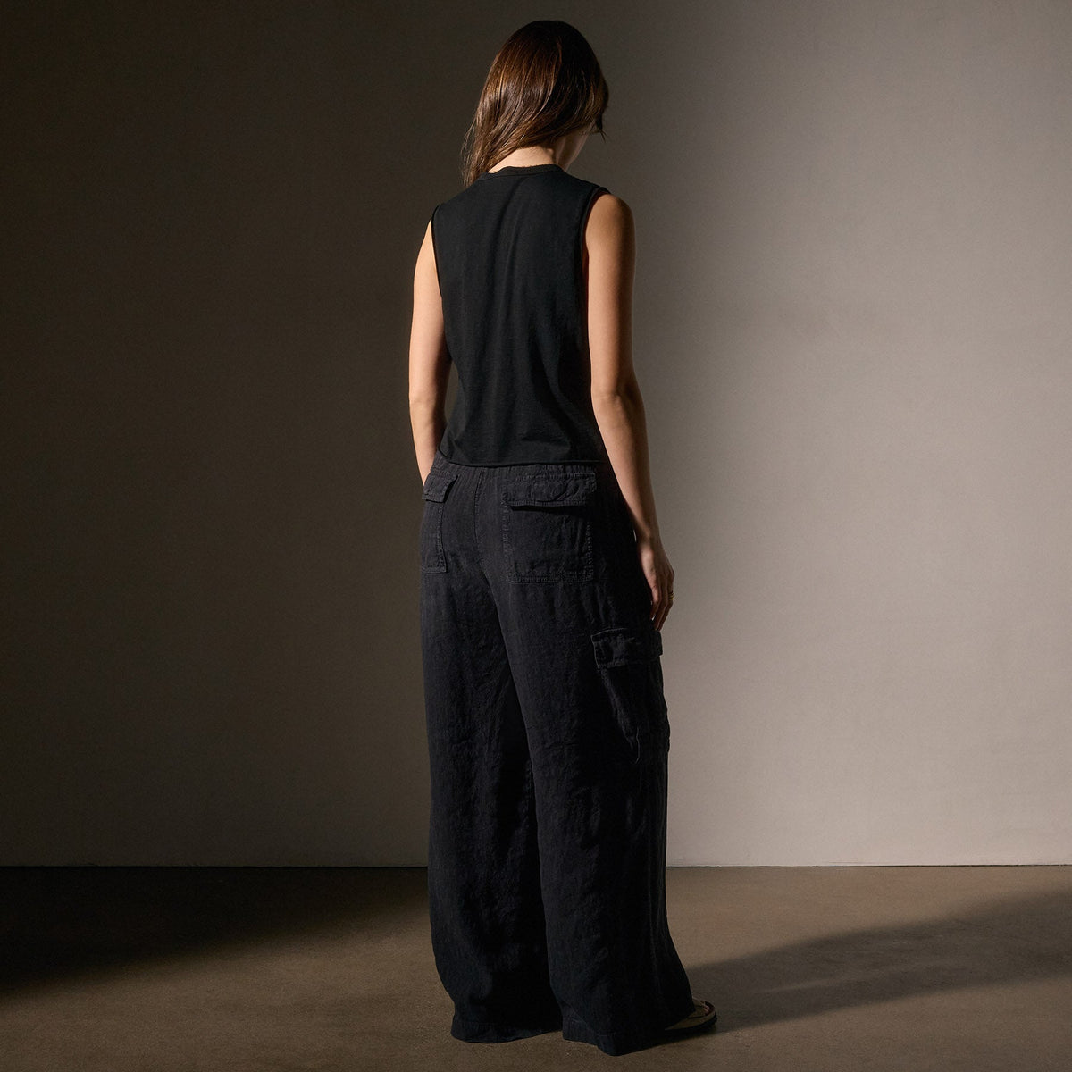 Cotton Linen Silk Shell Top in Black | James Perse Los Angeles