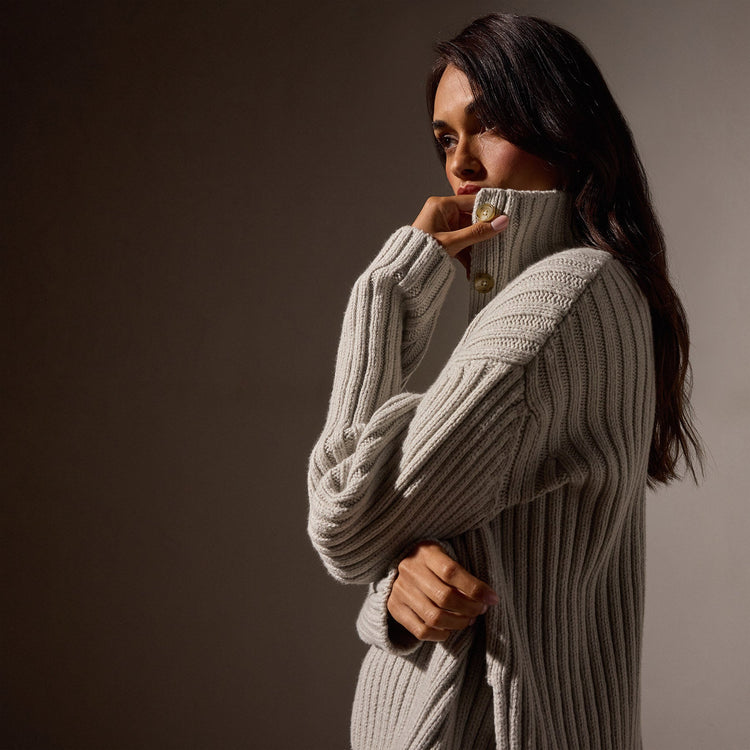 Organic Cotton Funnel Neck in Salt | James Perse Los Angeles